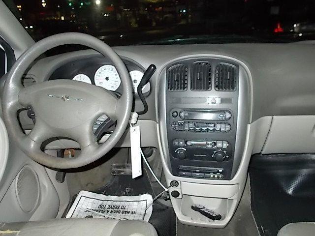 2005 Chrysler Town and Country Base