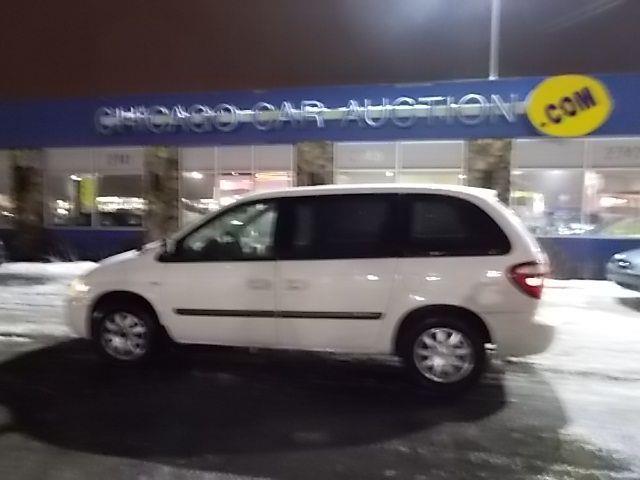 2005 Chrysler Town and Country Base