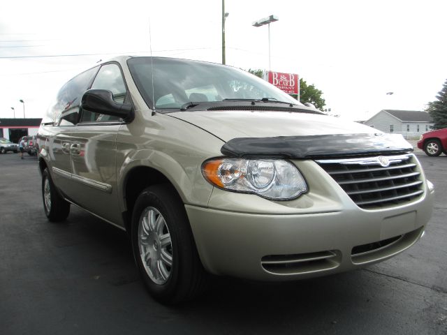 2005 Chrysler Town and Country 3.5