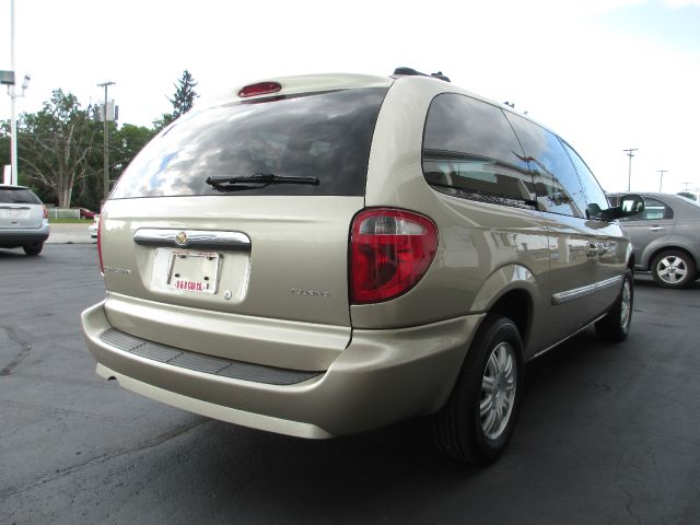 2005 Chrysler Town and Country 3.5