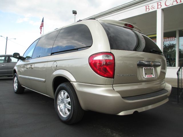 2005 Chrysler Town and Country 3.5