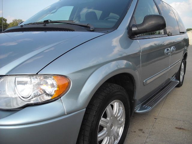 2005 Chrysler Town and Country 3.5