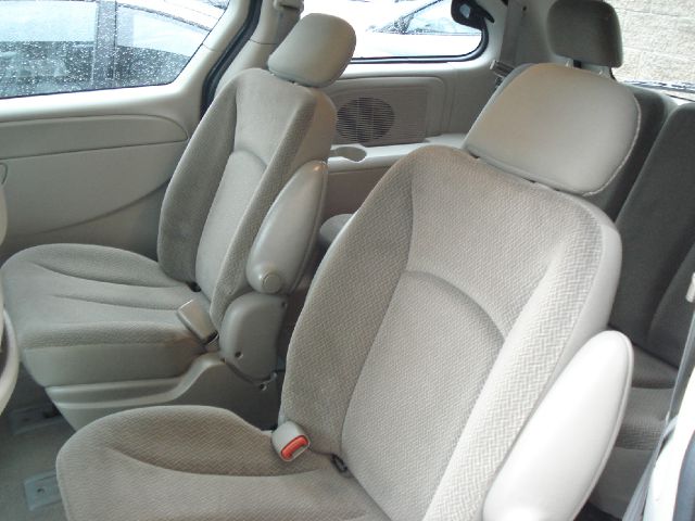 2005 Chrysler Town and Country Unknown