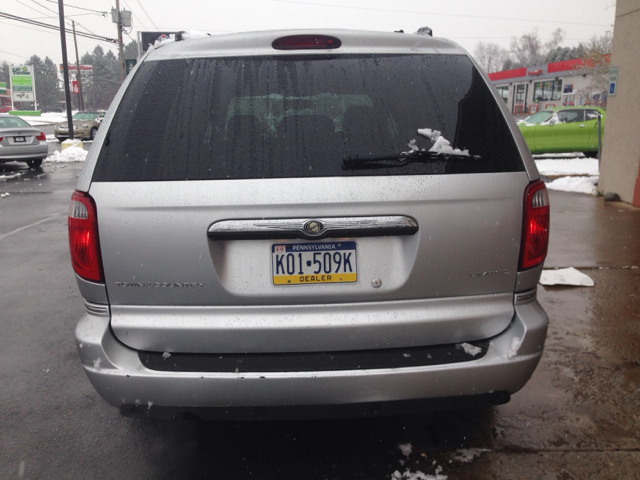 2005 Chrysler Town and Country SLT 25