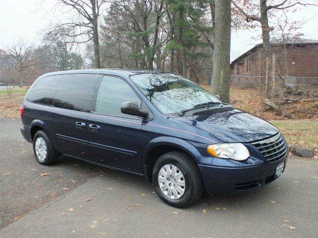 2005 Chrysler Town and Country Elk Conversion Van