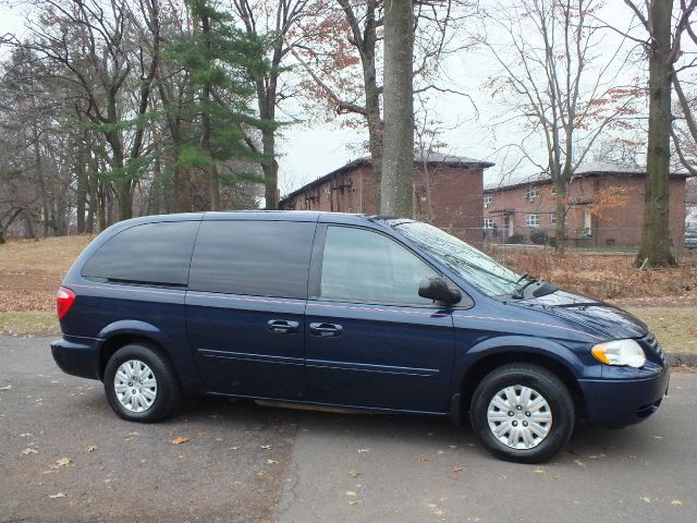 2005 Chrysler Town and Country Elk Conversion Van