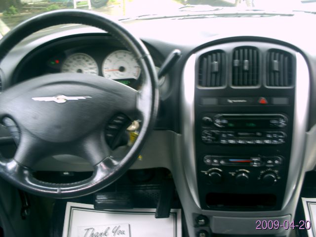 2005 Chrysler Town and Country 3.5