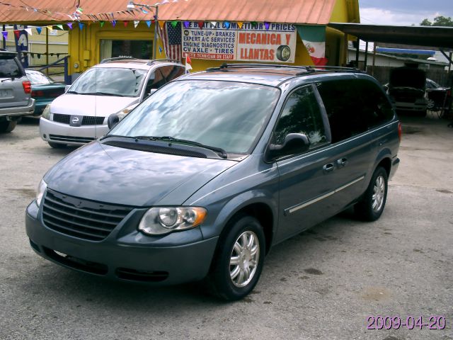 2005 Chrysler Town and Country 3.5