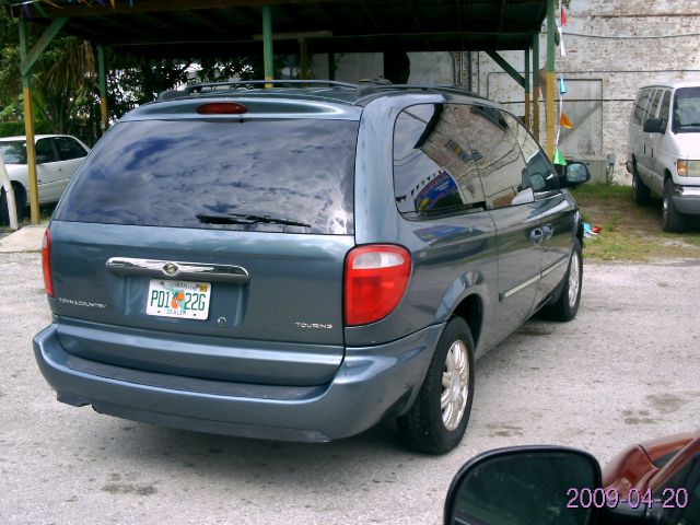 2005 Chrysler Town and Country 3.5