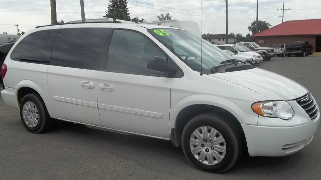 2005 Chrysler Town and Country Elk Conversion Van