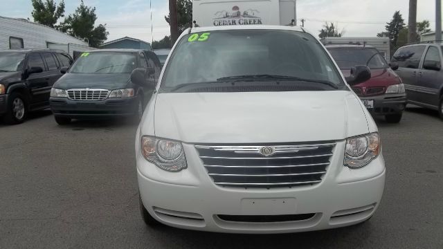 2005 Chrysler Town and Country Elk Conversion Van