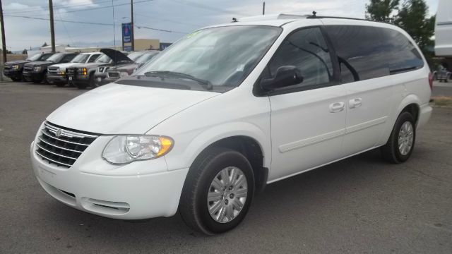 2005 Chrysler Town and Country Elk Conversion Van