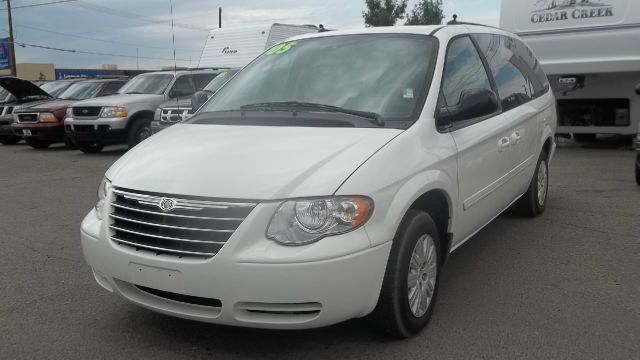 2005 Chrysler Town and Country Elk Conversion Van