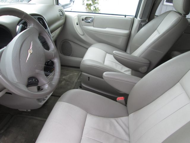 2005 Chrysler Town and Country 3.5