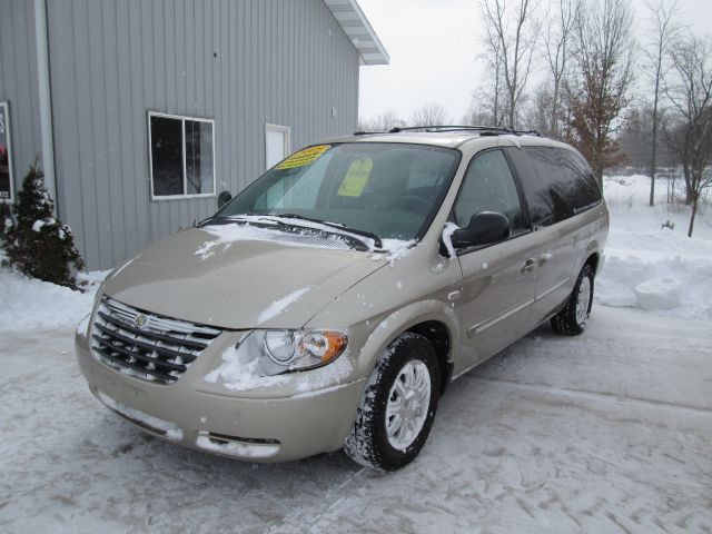 2005 Chrysler Town and Country 3.5