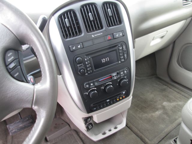 2005 Chrysler Town and Country 3.5