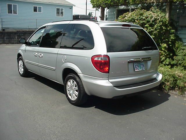2005 Chrysler Town and Country 3.5