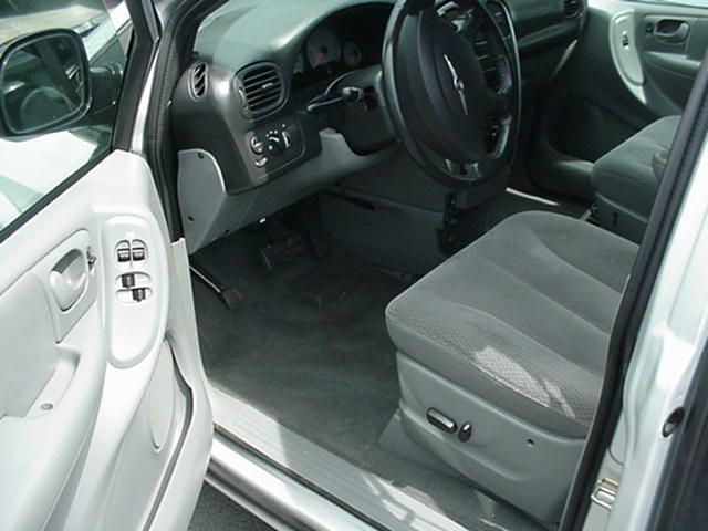 2005 Chrysler Town and Country 3.5