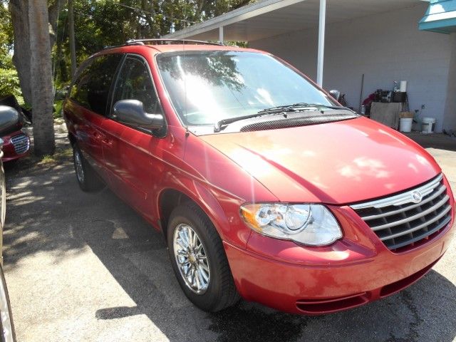 2005 Chrysler Town and Country Elk Conversion Van