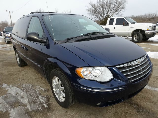 2005 Chrysler Town and Country 3.5