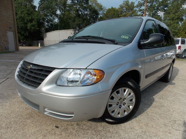 2005 Chrysler Town and Country Elk Conversion Van