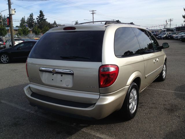 2005 Chrysler Town and Country 3.5