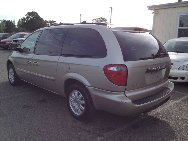 2005 Chrysler Town and Country 3.5