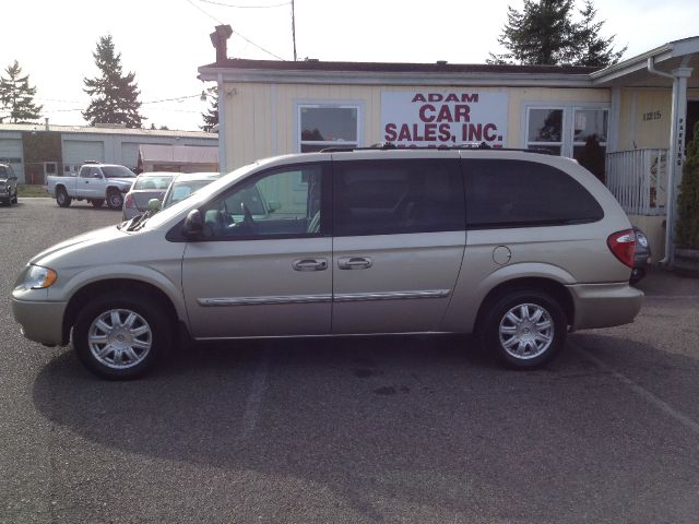 2005 Chrysler Town and Country 3.5