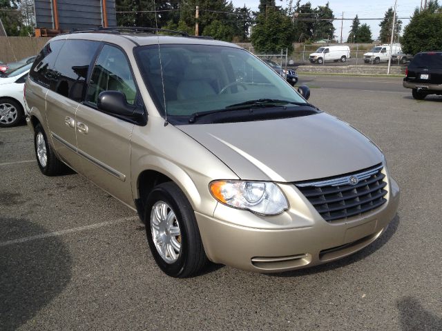 2005 Chrysler Town and Country 3.5