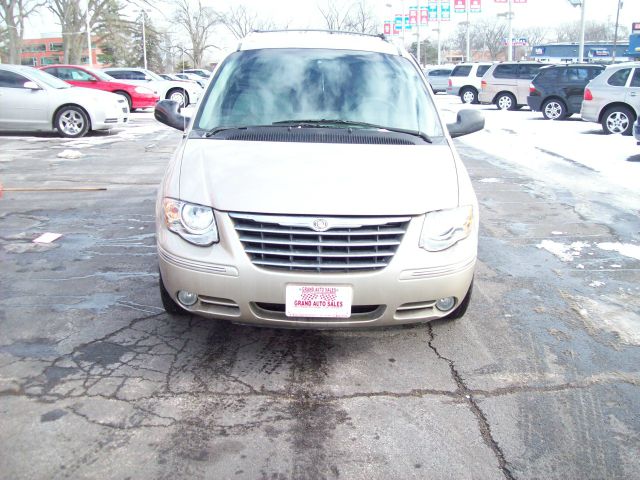 2005 Chrysler Town and Country 3.5