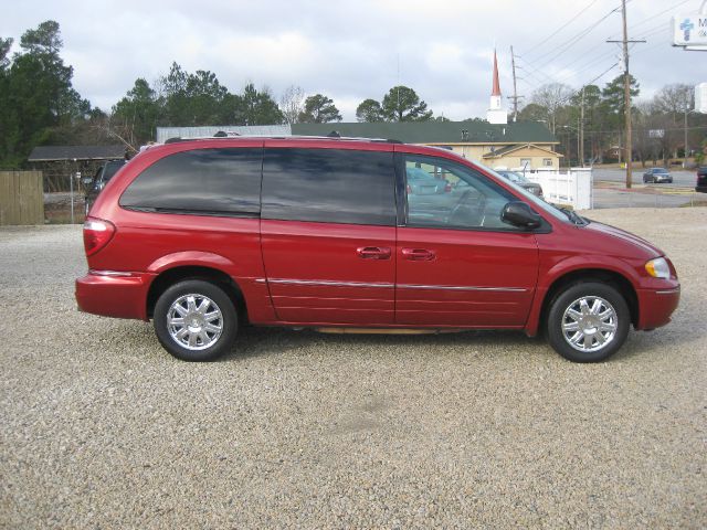 2005 Chrysler Town and Country SLT 25