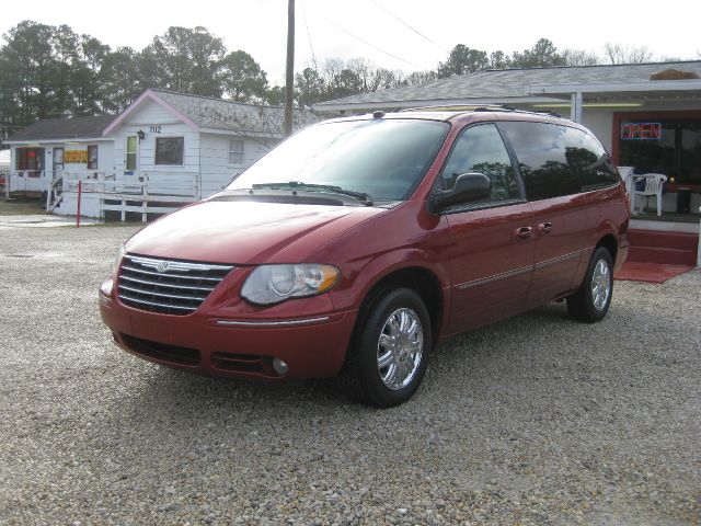 2005 Chrysler Town and Country SLT 25