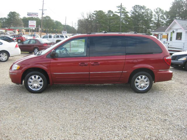 2005 Chrysler Town and Country SLT 25