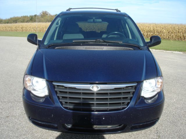 2005 Chrysler Town and Country 3.5