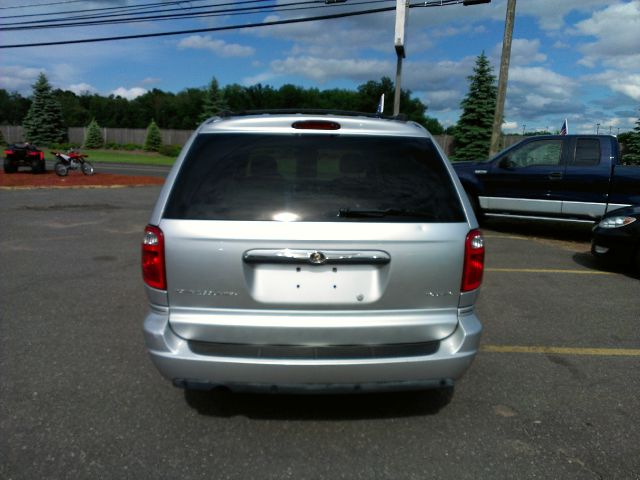 2005 Chrysler Town and Country 3.5