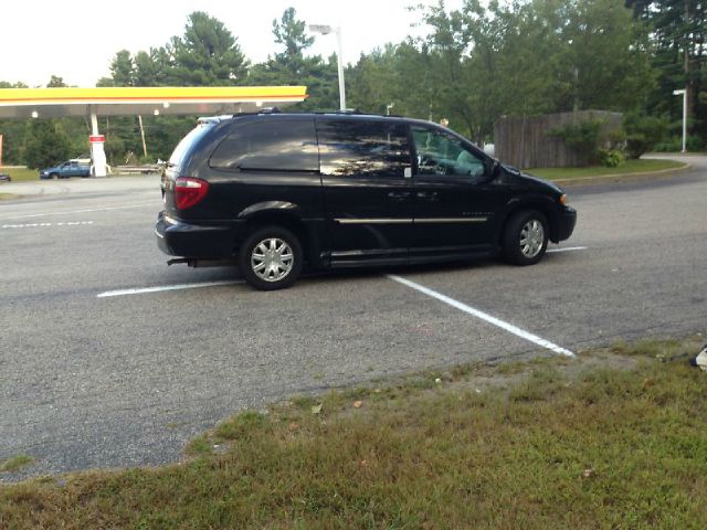 2005 Chrysler Town and Country 3.5