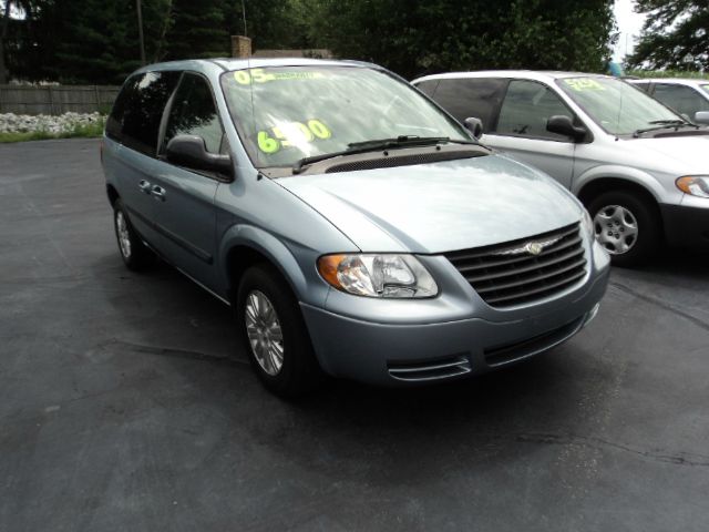 2005 Chrysler Town and Country Elk Conversion Van