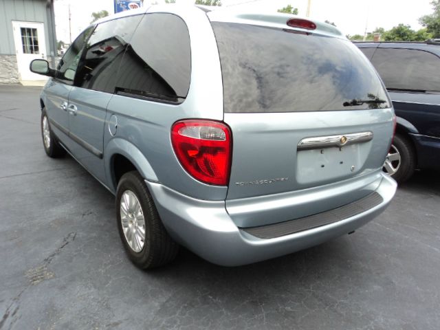 2005 Chrysler Town and Country Elk Conversion Van