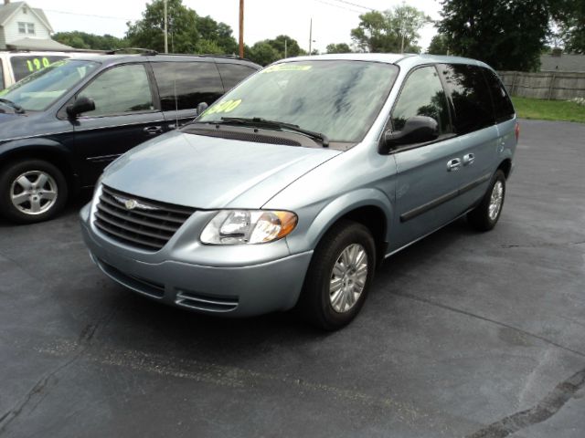 2005 Chrysler Town and Country Elk Conversion Van