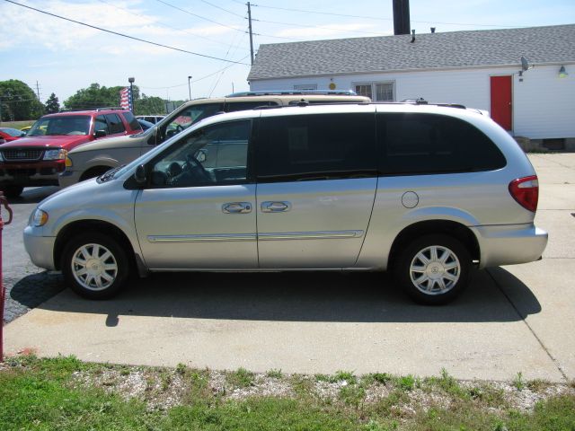 2005 Chrysler Town and Country 3.5