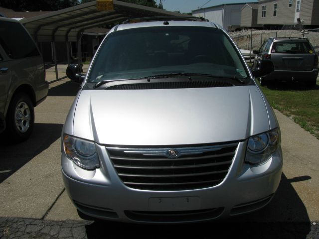 2005 Chrysler Town and Country 3.5