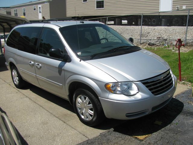 2005 Chrysler Town and Country 3.5