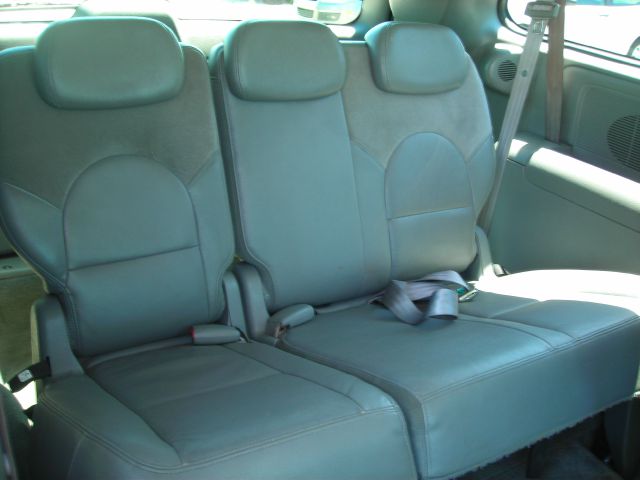 2005 Chrysler Town and Country SLT 25