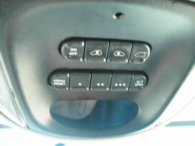 2005 Chrysler Town and Country SLT 25