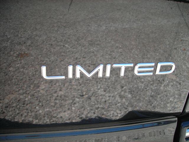 2005 Chrysler Town and Country SLT 25