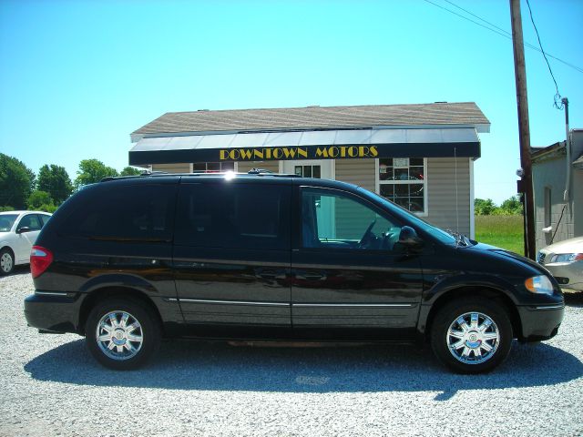 2005 Chrysler Town and Country SLT 25