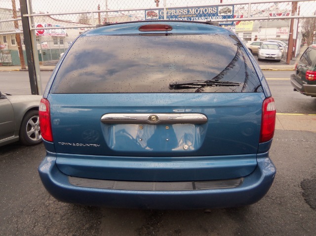 2005 Chrysler Town and Country RT HEMI W/ Sunroof
