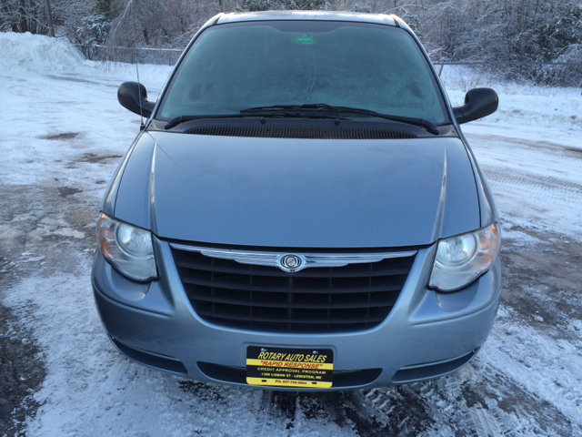 2005 Chrysler Town and Country Elk Conversion Van