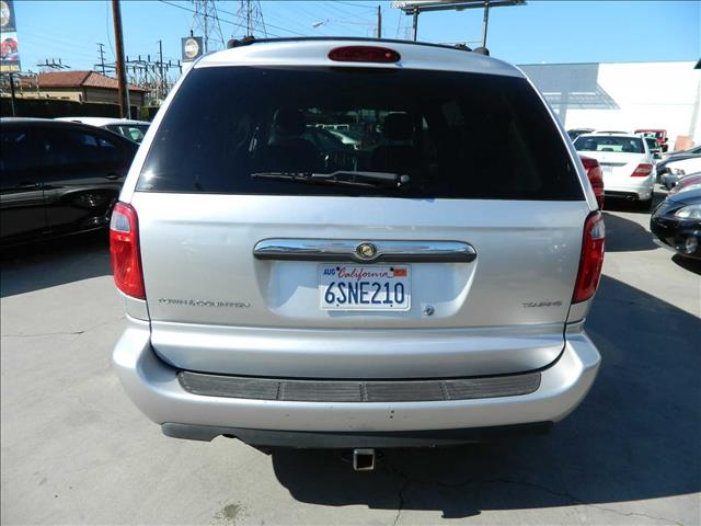 2005 Chrysler Town and Country 5 LS