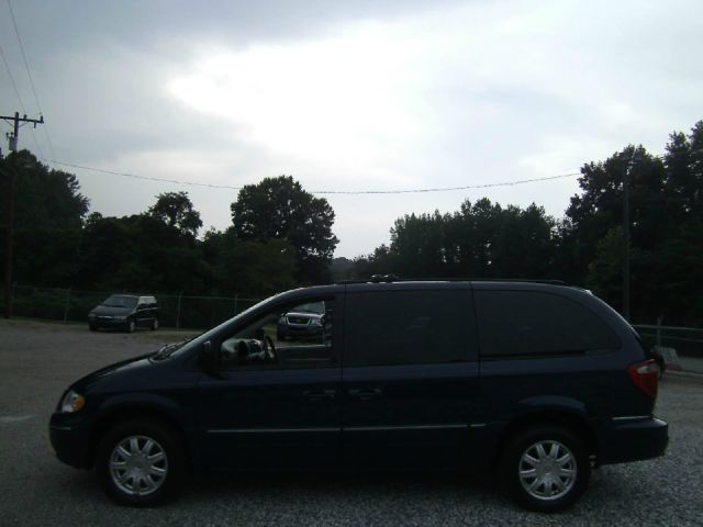 2005 Chrysler Town and Country 3.5